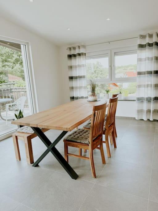 Apartment 100 Qm Im Weindorf - Balkon/Garage Aspisheim Dış mekan fotoğraf