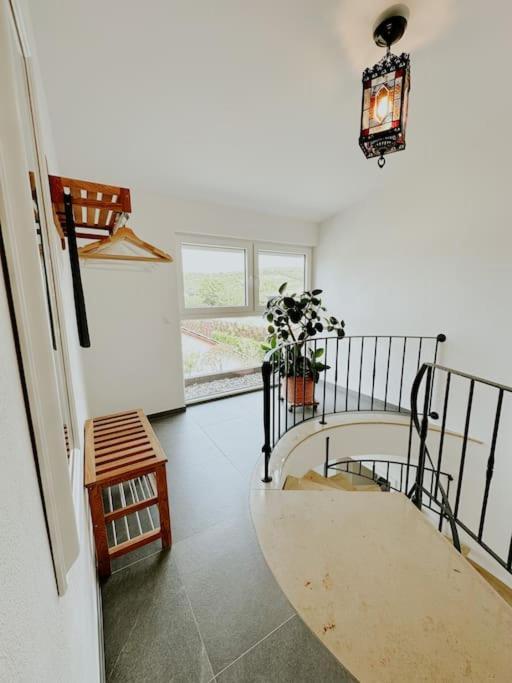Apartment 100 Qm Im Weindorf - Balkon/Garage Aspisheim Dış mekan fotoğraf